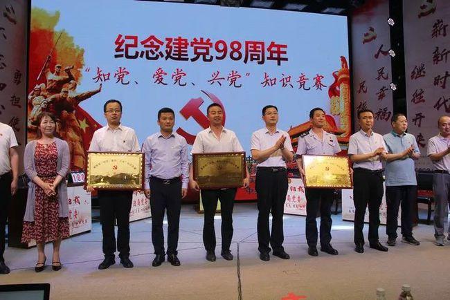 寒潮、暴雪、大风三预警齐发 中国南方多地将启“暴雪模式”